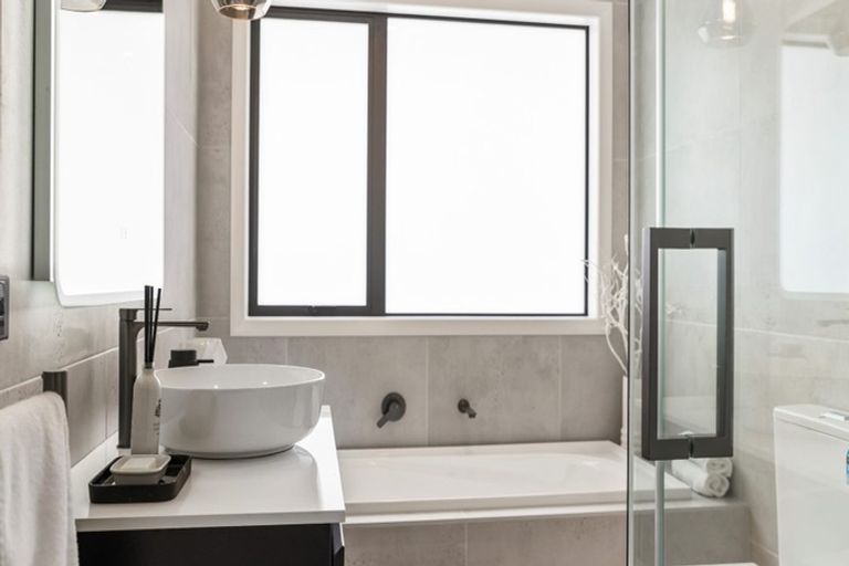 Photo of property in 3/64 Banbury Crescent, Fairfield, Hamilton, 3214