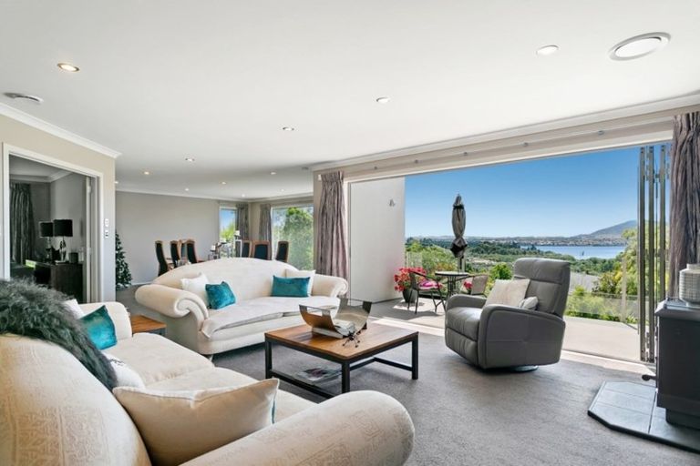 Photo of property in 28 Shera Street, Acacia Bay, Taupo, 3330