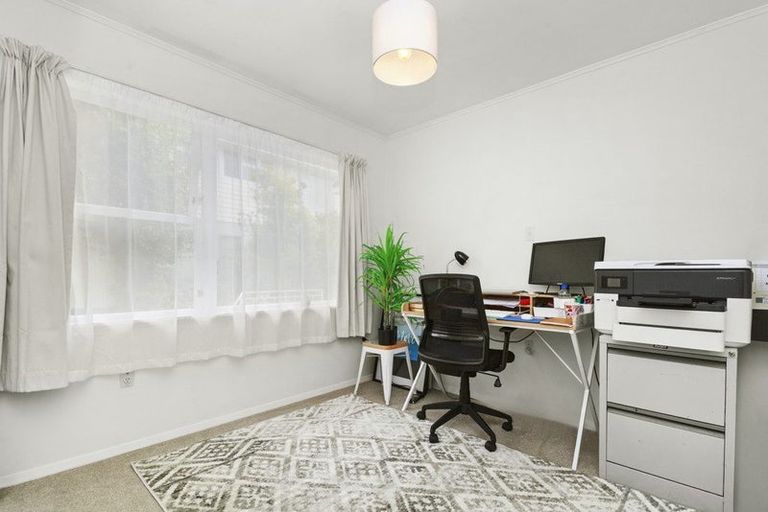 Photo of property in 64 Larsen Crescent, Tawa, Wellington, 5028