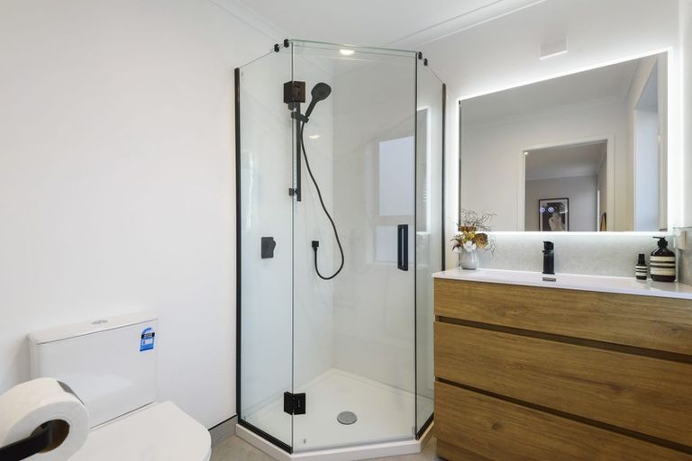 Photo of property in 6/13 Kaihu Street, Northcote, Auckland, 0627