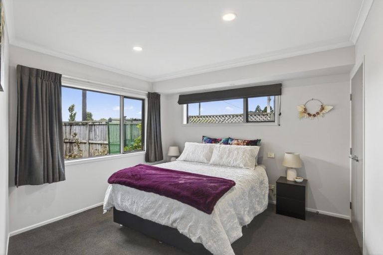 Photo of property in 2 Oakwood Drive, Highlands Park, New Plymouth, 4312