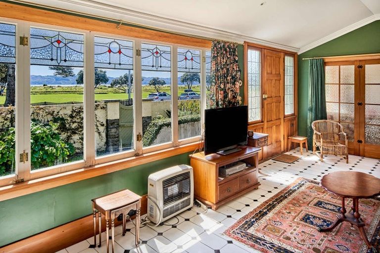 Photo of property in 35 Marine Parade, Eastbourne, Lower Hutt, 5013