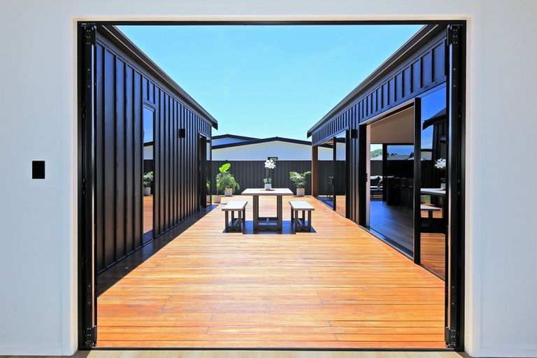 Photo of property in 27 Gee Place, Taradale, Napier, 4112