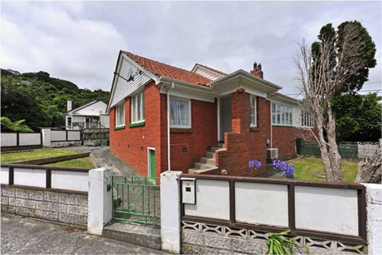 Photo of property in 18 Wavell Street, Karori, Wellington, 6012