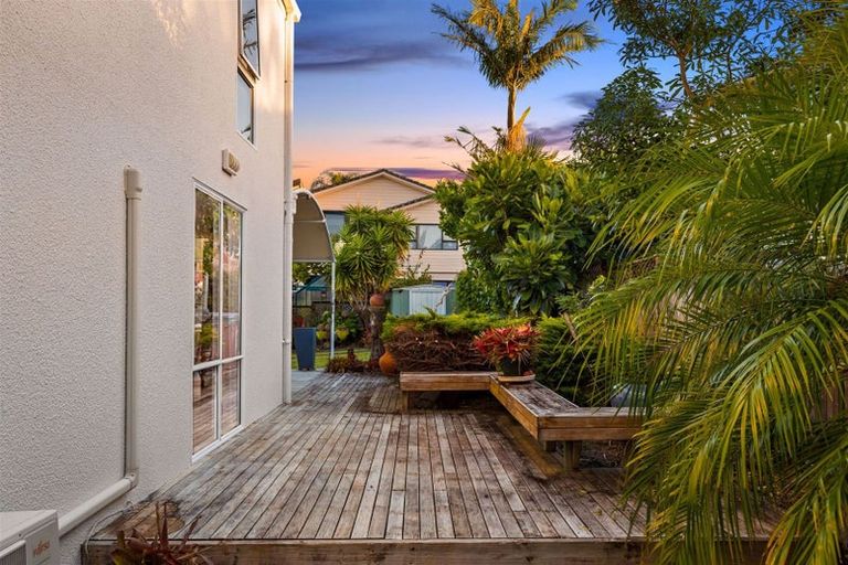 Photo of property in 6 Javelin Place, West Harbour, Auckland, 0618