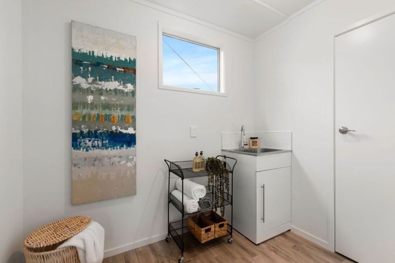 Photo of property in 15 Woodhouse Place, West Harbour, Auckland, 0618