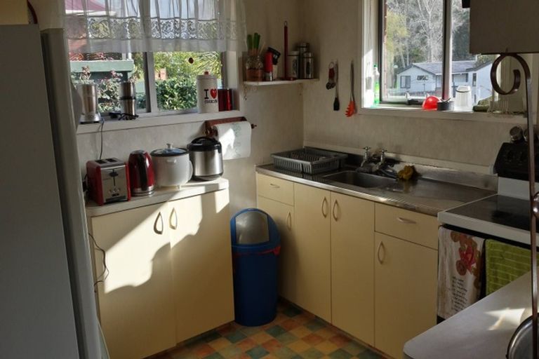 Photo of property in 15 Heaphy Street, Westown, New Plymouth, 4310