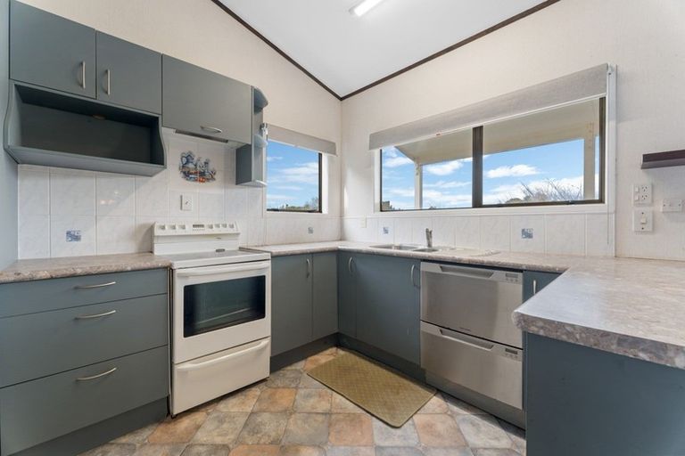 Photo of property in 94 Heta Road, Highlands Park, New Plymouth, 4312