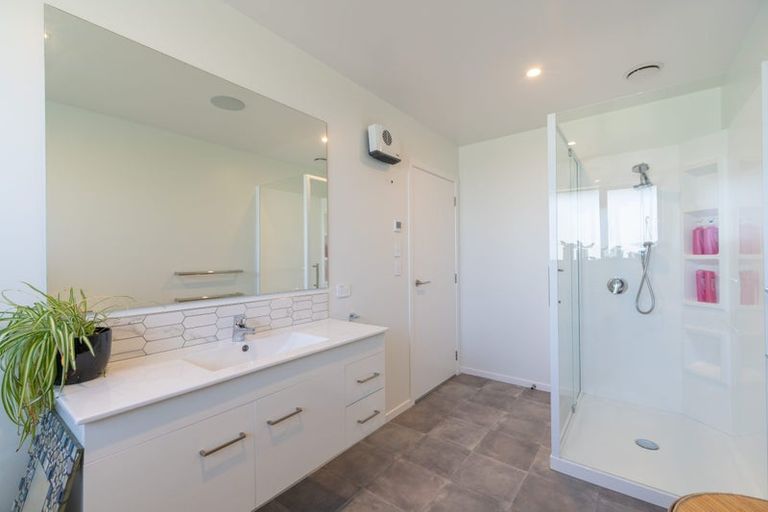 Photo of property in 11 Breaksea Street, Te Anau, 9600