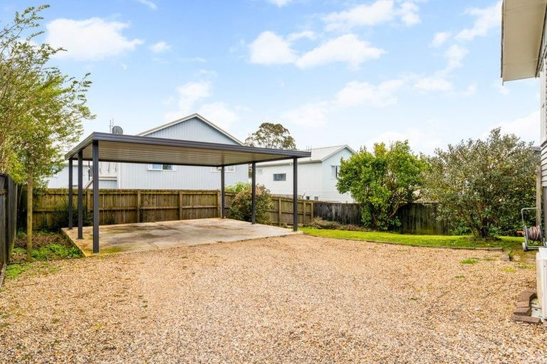 Photo of property in 15 Lendic Avenue, Henderson, Auckland, 0612