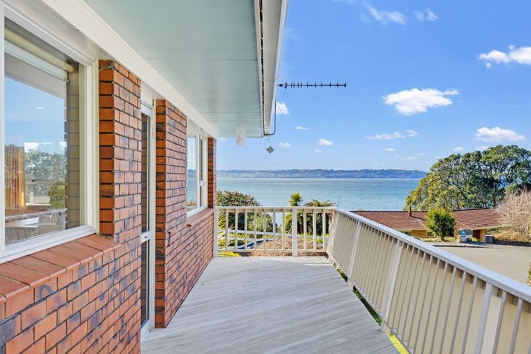 Photo of property in 8 Manahi Avenue, Kawaha Point, Rotorua, 3010