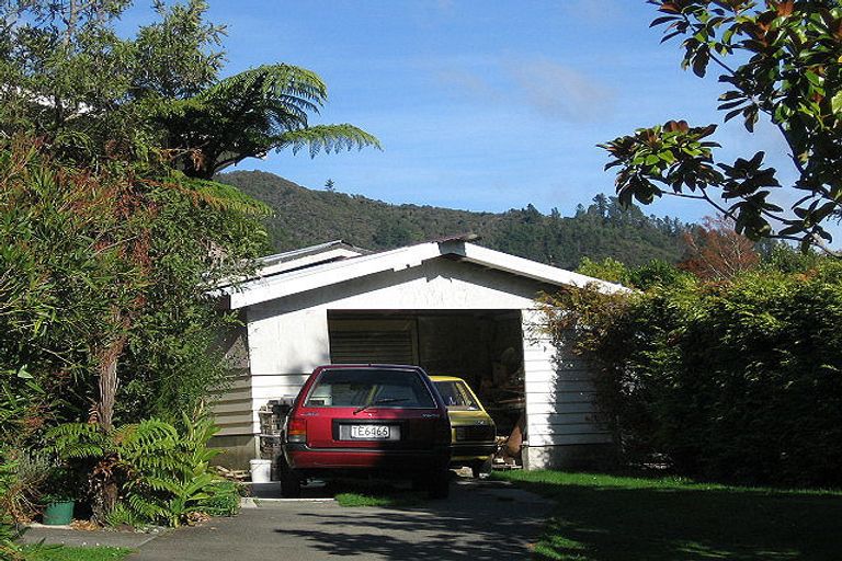 Photo of property in 64 Kairimu Street, Stokes Valley, Lower Hutt, 5019