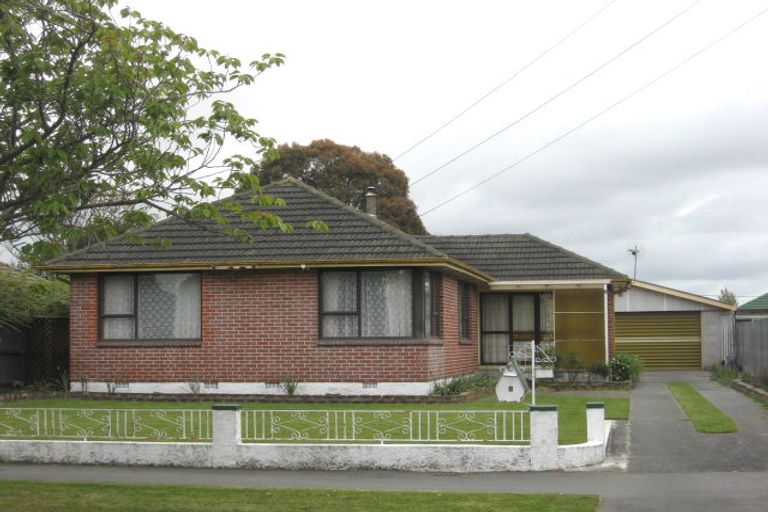 Photo of property in 8 Liverton Crescent, Bishopdale, Christchurch, 8053