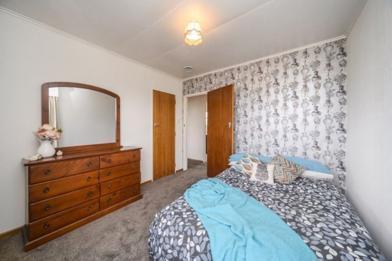 Photo of property in 10 Wairau Place, Kelvin Grove, Palmerston North, 4414