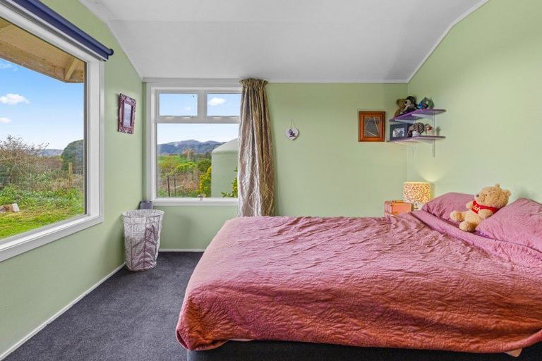 Photo of property in 101 Forest Lakes Road, Otaki, 5583