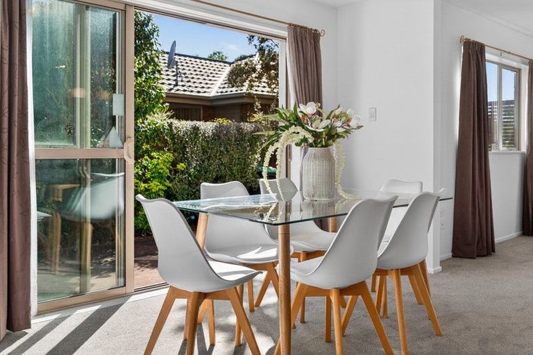 Photo of property in 31 Willowview Drive, Redwood, Christchurch, 8051