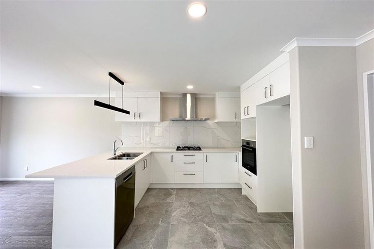 Photo of property in 33 Combat Street, Papakura, 2110