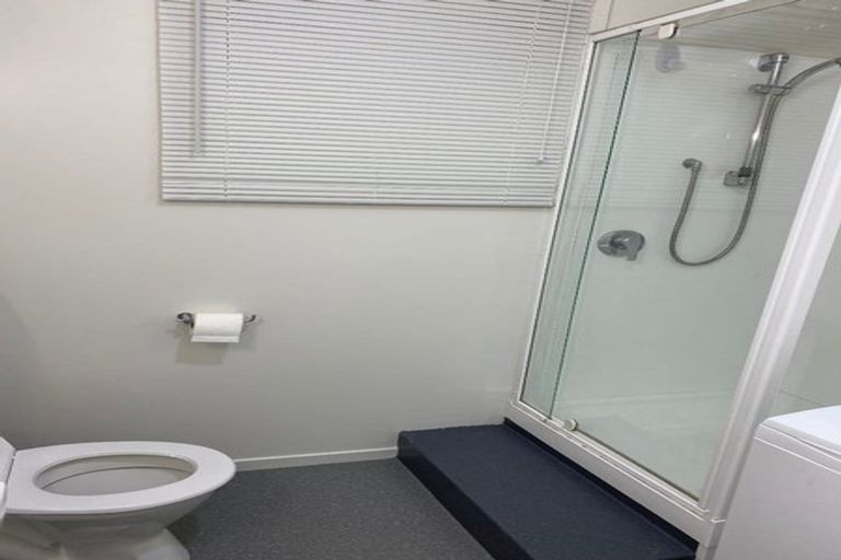 Photo of property in 70 Kelburn Parade, Kelburn, Wellington, 6012