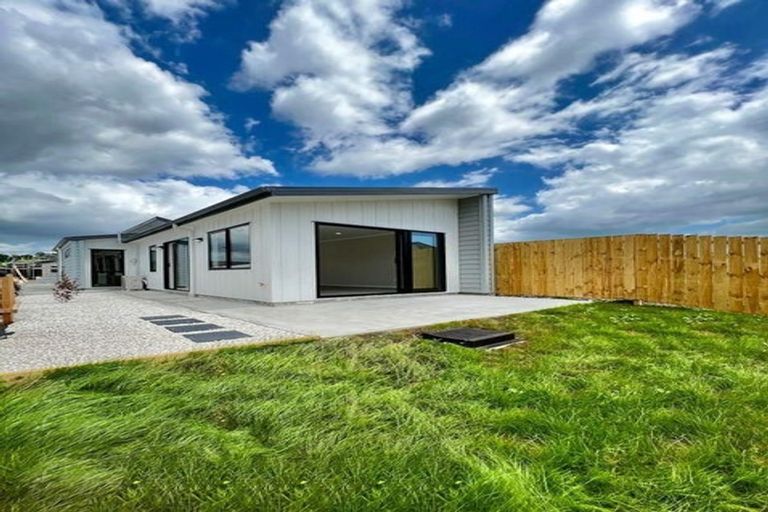 Photo of property in 22 Combat Street, Papakura, 2110