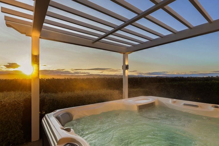 Photo of property in 22 Quarry Ridge, Poraiti, Napier, 4182