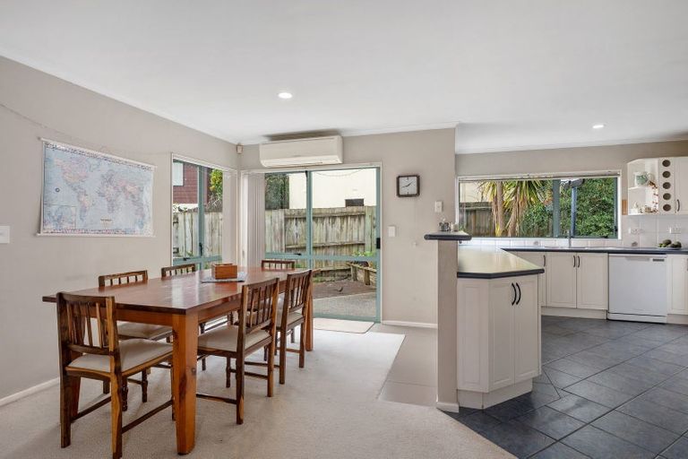 Photo of property in 24 Calypso Way, Unsworth Heights, Auckland, 0632