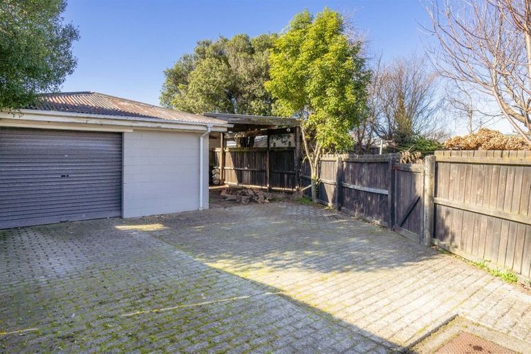 Photo of property in 27 Middlepark Road, Sockburn, Christchurch, 8042