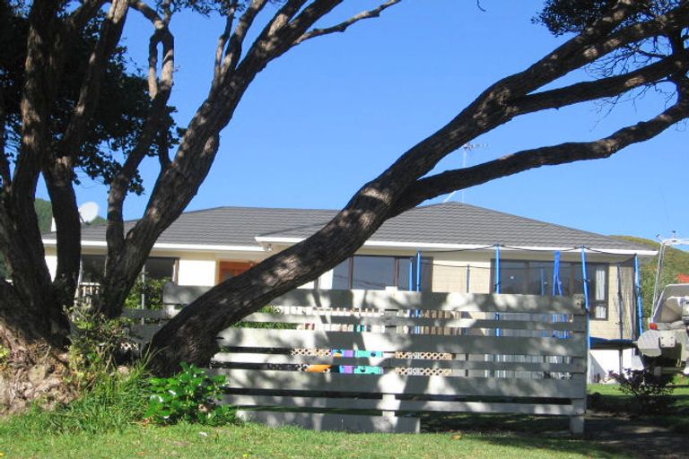 Photo of property in 1 Mahoe Street, Tawa, Wellington, 5028