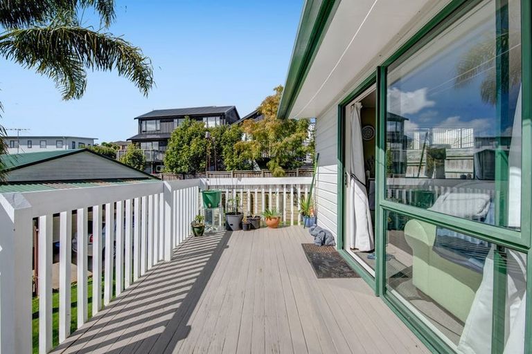 Photo of property in 68 Matija Place, Red Beach, 0932