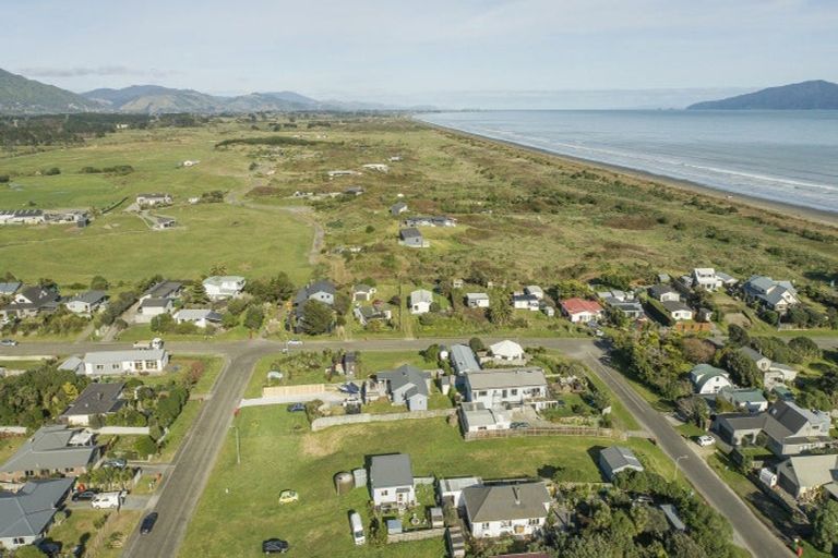 Photo of property in 65 Gawler Street, Te Horo Beach, Otaki, 5581