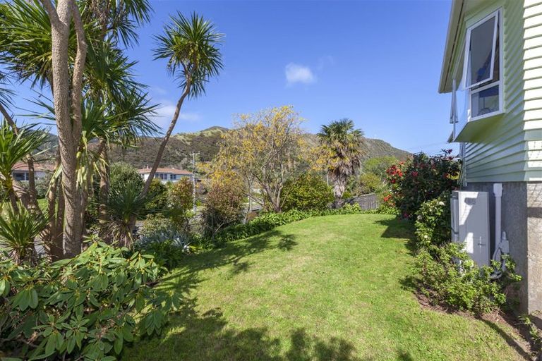 Photo of property in 103 Tilley Road, Paekakariki, 5034