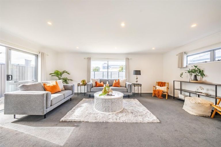 Photo of property in 4 Te Kaeaea Crescent, Wallaceville, Upper Hutt, 5018