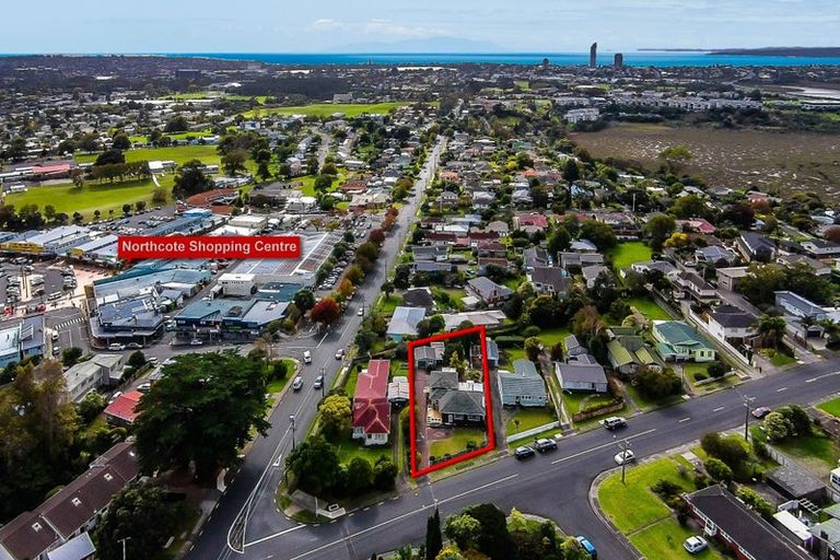 Photo of property in 12 Exmouth Road, Northcote, Auckland, 0627