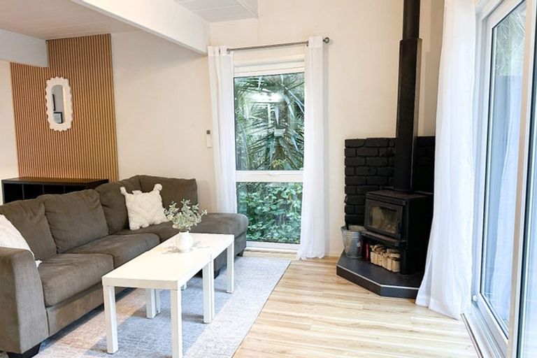 Photo of property in 4 Hiwihau Place, Glenfield, Auckland, 0629