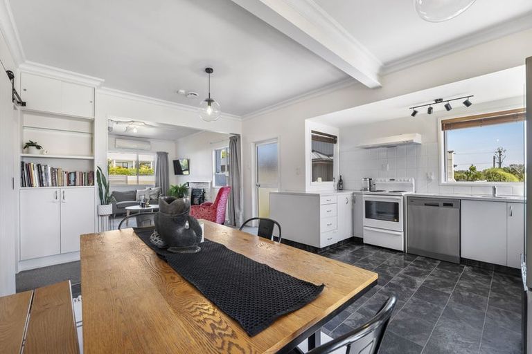 Photo of property in 3 Pukaka Street, Strandon, New Plymouth, 4312