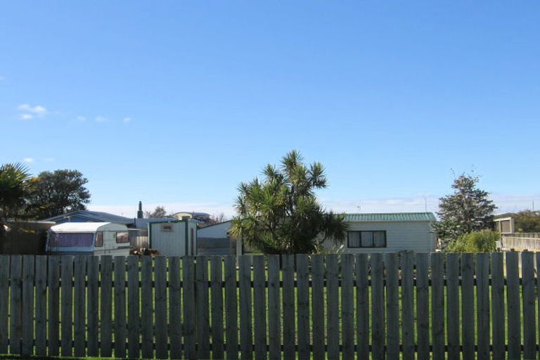 Photo of property in 3 Kennedy Street, Foxton Beach, Foxton, 4815