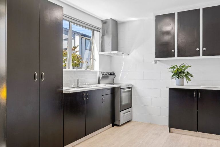 Photo of property in 3/19 Hargest Crescent, Sydenham, Christchurch, 8023