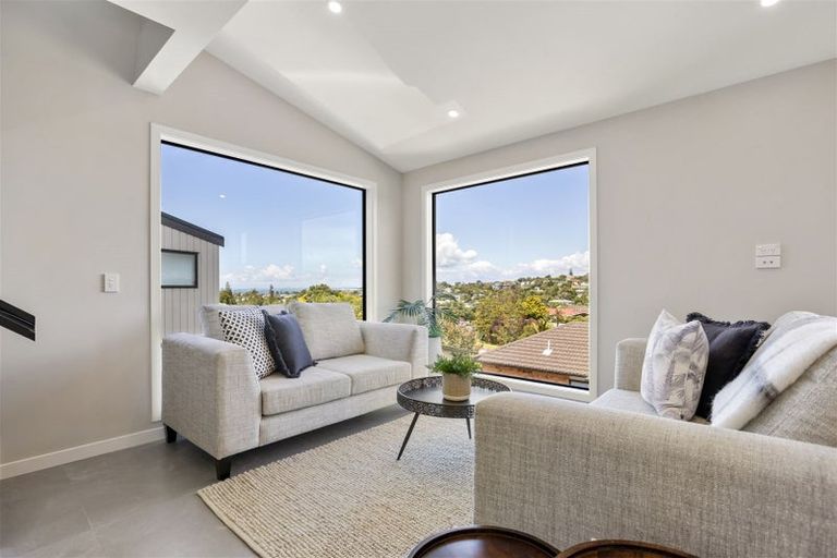 Photo of property in 5b Reynolds Place, Torbay, Auckland, 0630