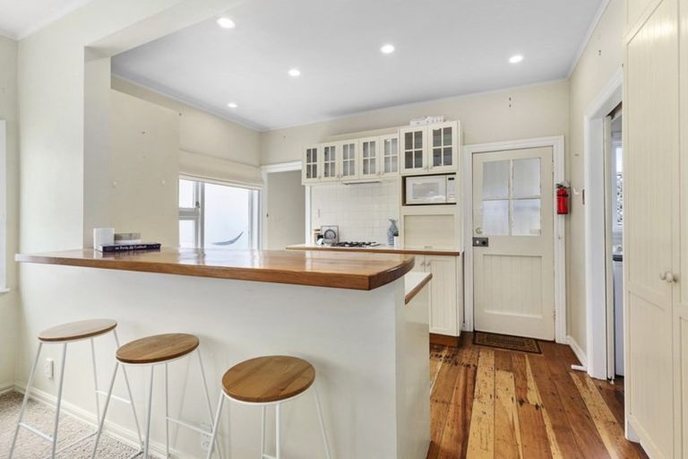 Photo of property in 13 Ferry Street, Seatoun, Wellington, 6022