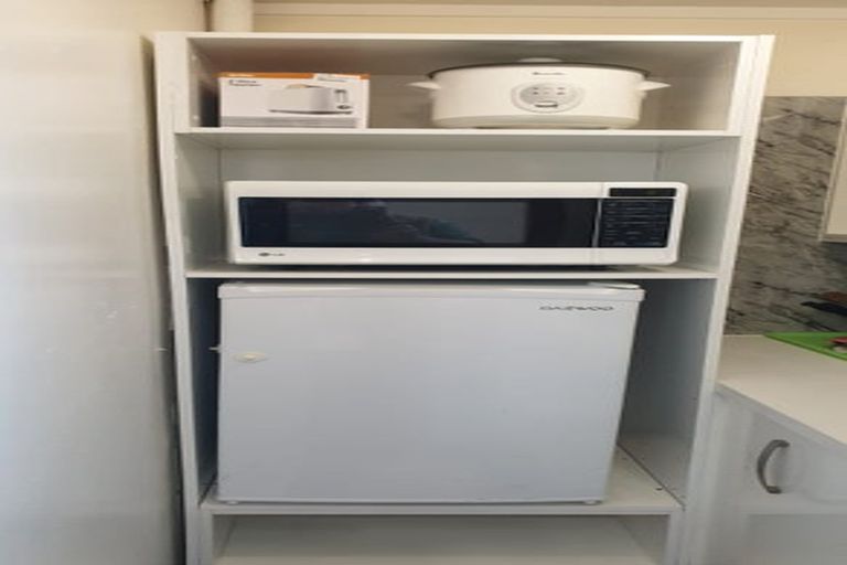 Photo of property in 2 Chisholm Place, Mangere East, Auckland, 2024