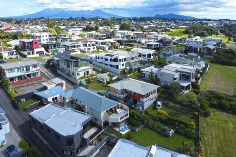 Photo of property in 21b Hamblyn Street, Strandon, New Plymouth, 4312