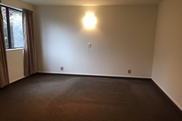 Photo of property in 17a Wynyard Crescent, Fernhill, Queenstown, 9300