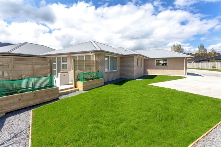 Photo of property in 80 Golden Shore Place, Coromandel, 3506