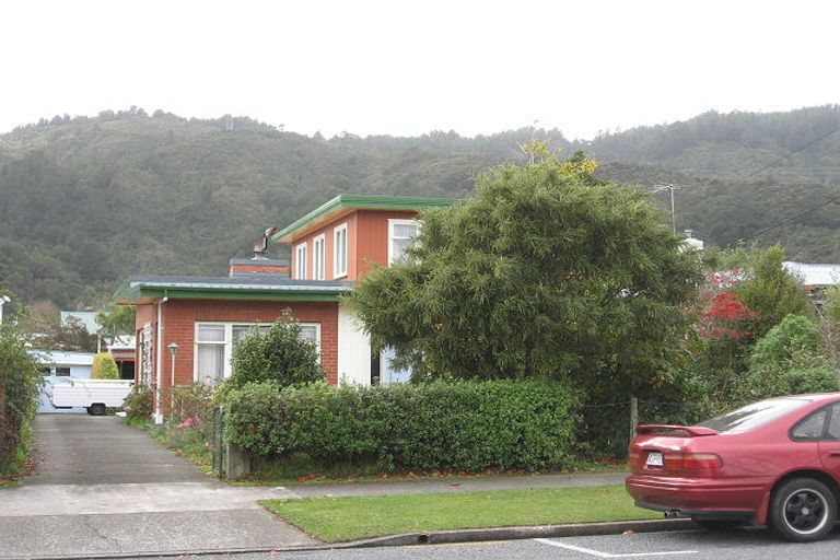 Photo of property in 75 Glen Road, Stokes Valley, Lower Hutt, 5019