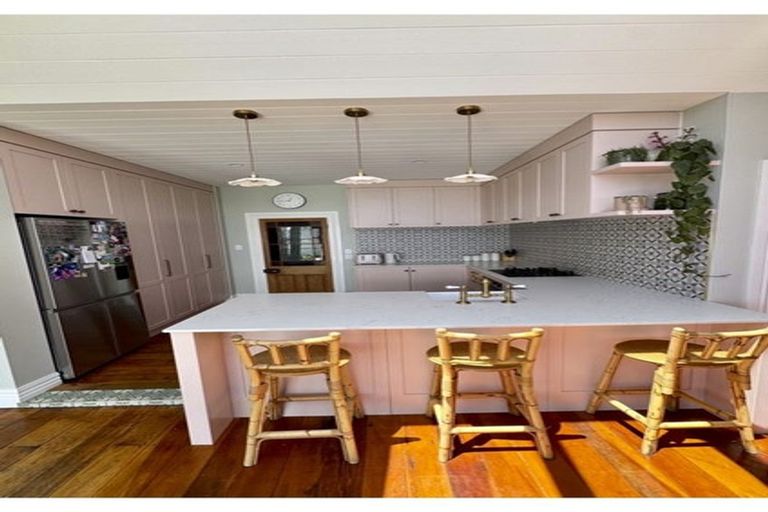Photo of property in 18 Morley Street, New Plymouth, 4310