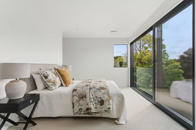 Photo of property in 38 Straven Road, Riccarton, Christchurch, 8011