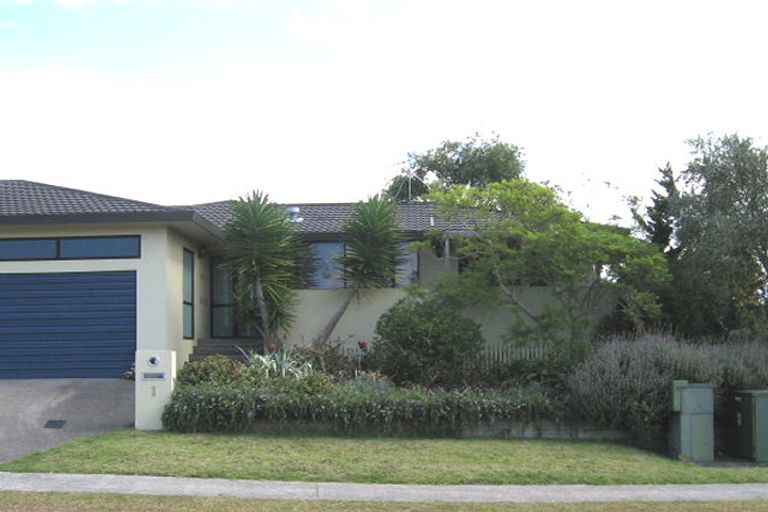 Photo of property in 1 Cesari Place, West Harbour, Auckland, 0618