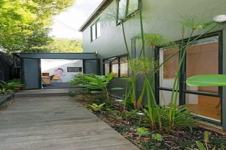 Photo of property in 2/28 Hart Road, Hauraki, Auckland, 0622