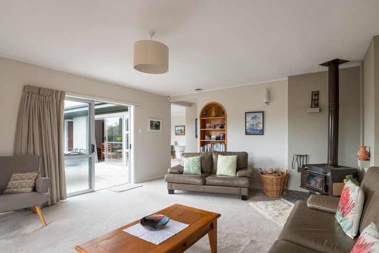 Photo of property in 15 Dalbeth Place, Matangi, Hamilton, 3284