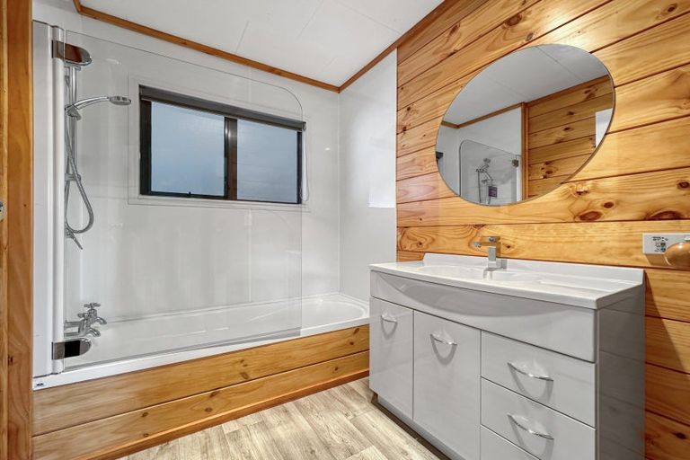 Photo of property in 4 Yasmin Lane, Kinloch, Taupo, 3377