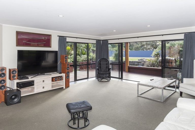 Photo of property in 5 Rewa Rewa Valley, Tairua, 3508